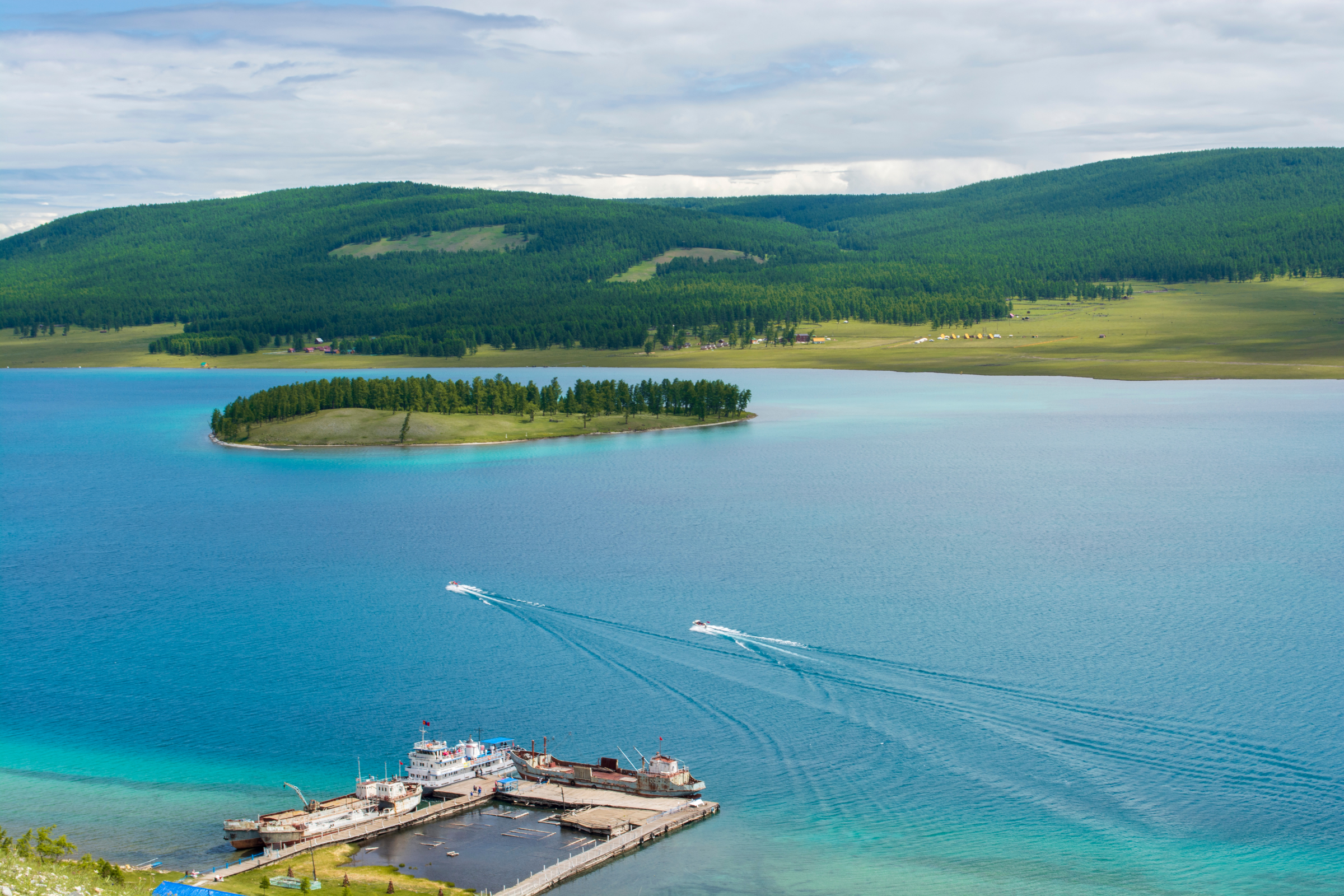 khuvsgul lake.webp